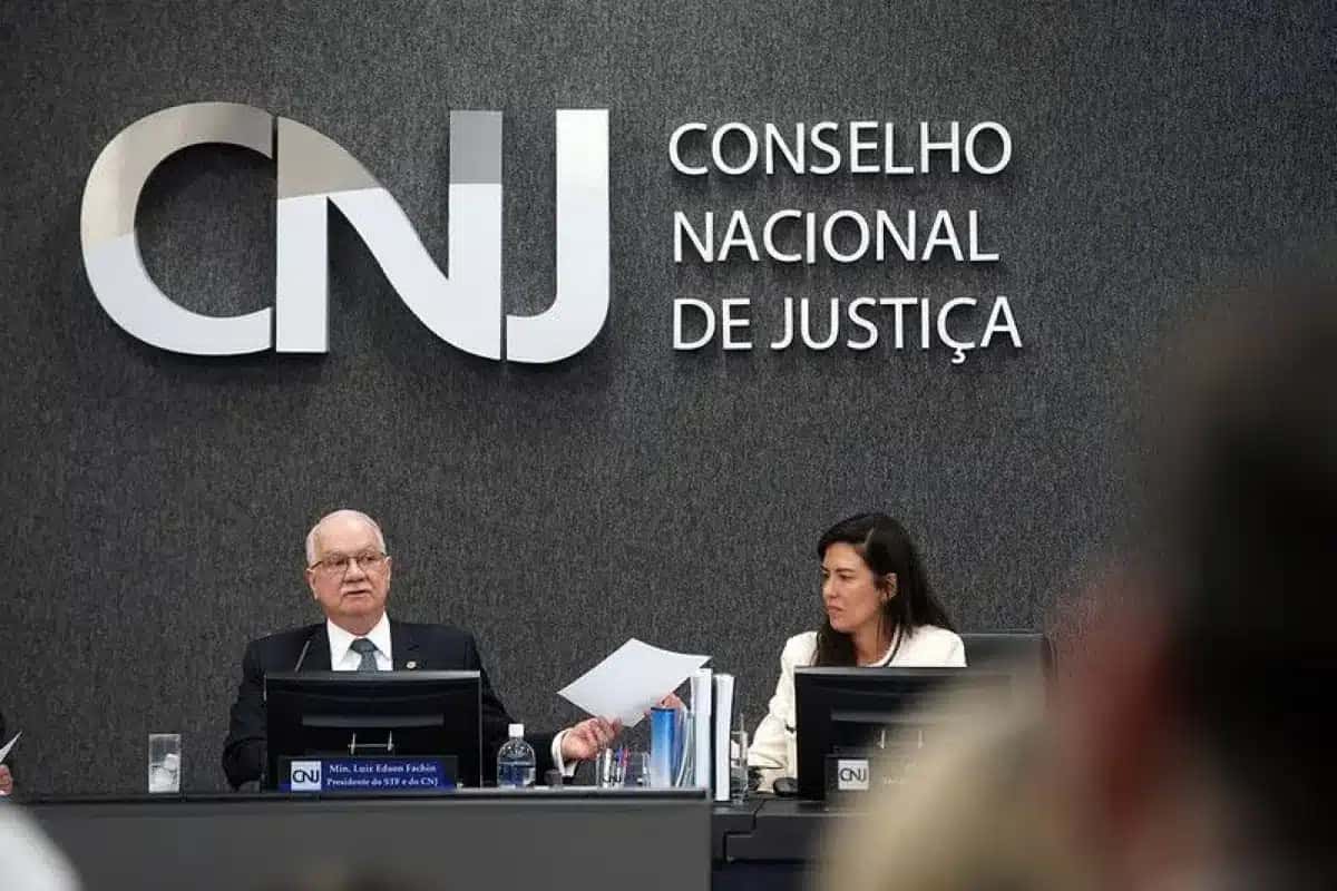 O ministro Edson Fachin é presidente do STF e da CNJ