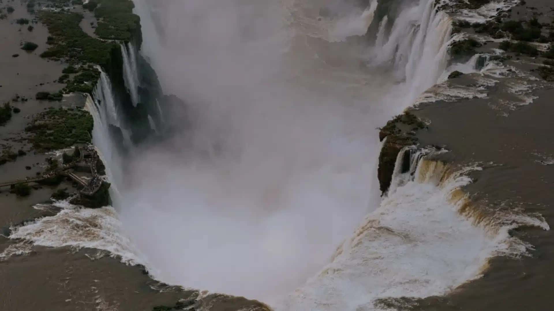 Vista panorâmica da Garganta do Diabo, localizado no Parque Nacional do Iguaçu.