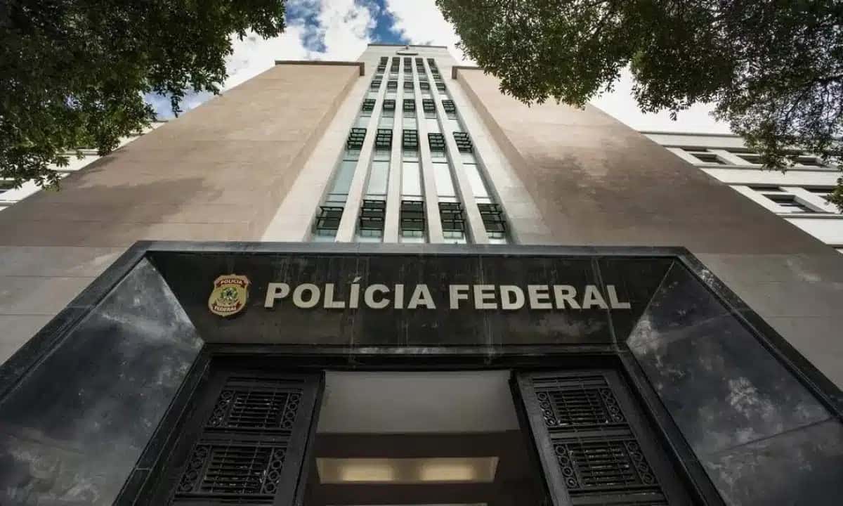 Prisão foi realizada pela equipe da Delegacia Especial da PF no Aeroporto Internacional do Rio de Janeiro