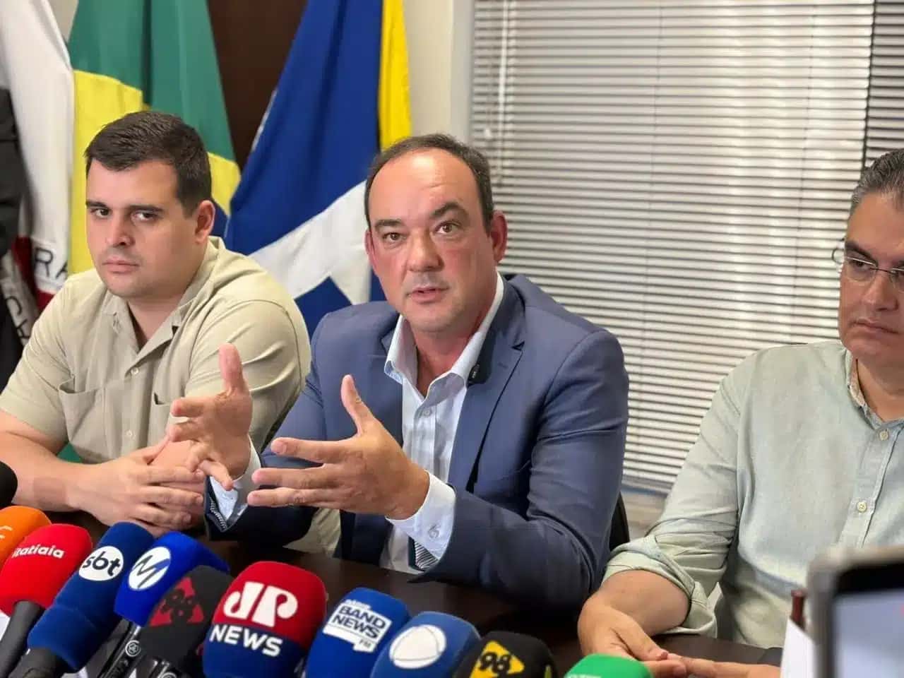 Flávio Roscoe durante a coletiva de impresa desta quinta-feira (6)