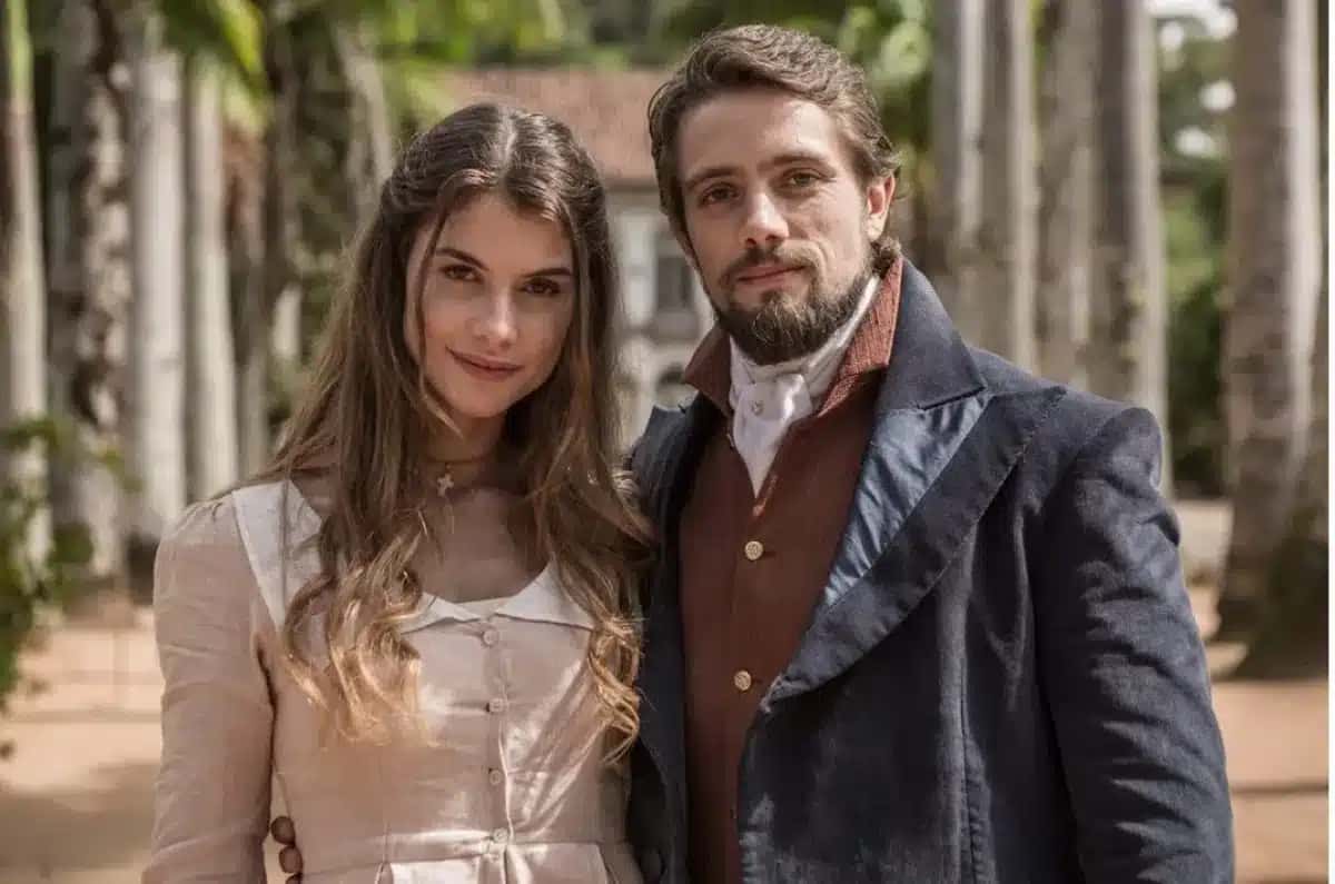 Além do Tempo – Lívia (Alinne Moraes) e Felipe (Rafael Cardoso)