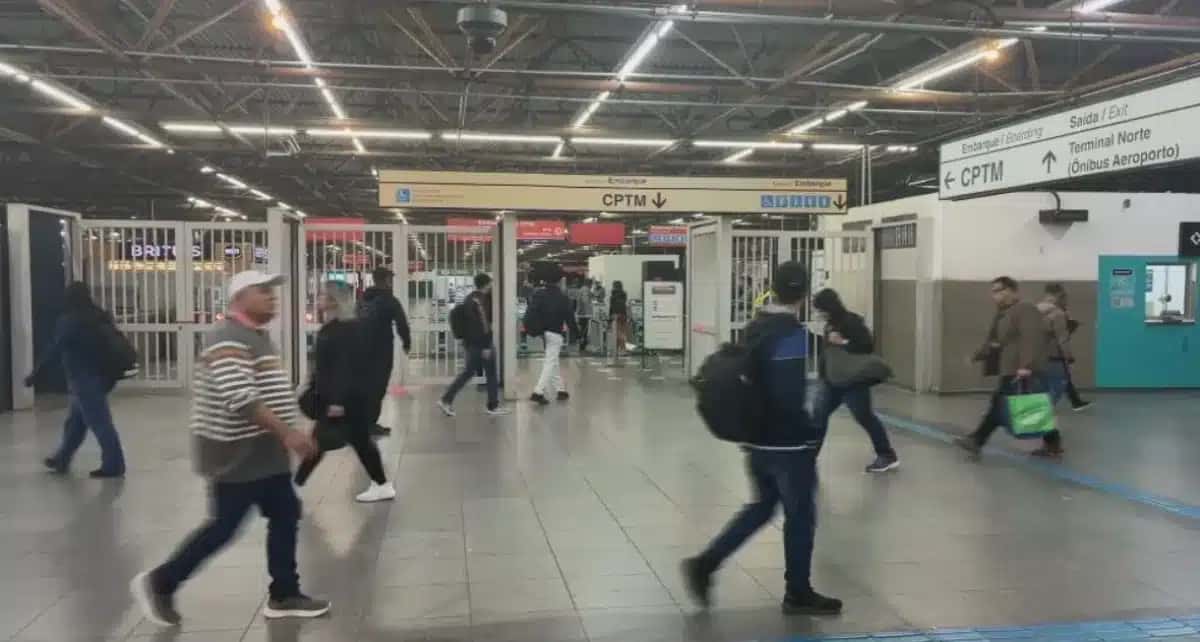 Estação Tatuapé da Linha 3-Vermelha, que faz integração com as linhas 11 e 12 da CPTM