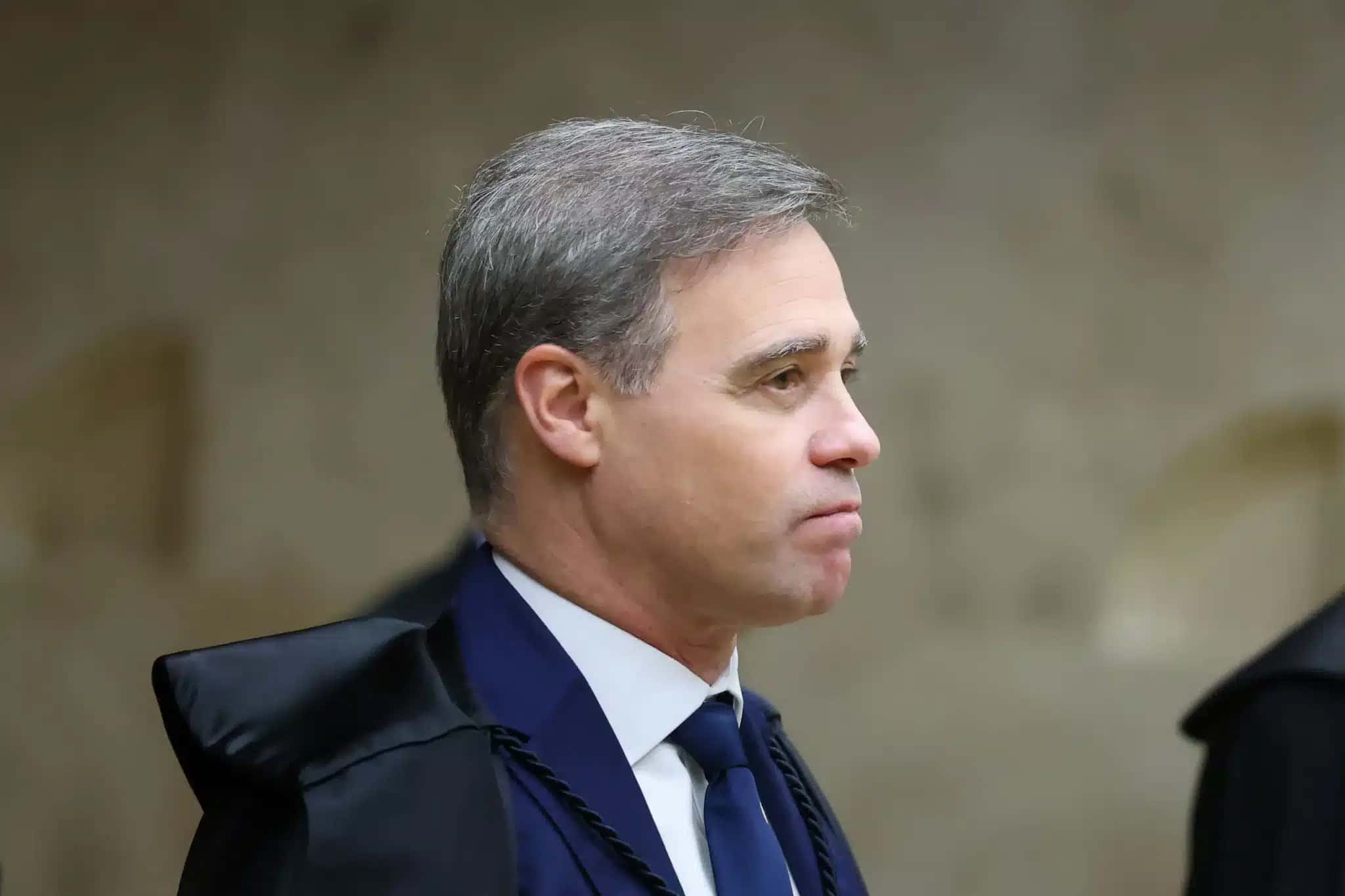 O ministro André Mendonça durante sessão plenária do STF