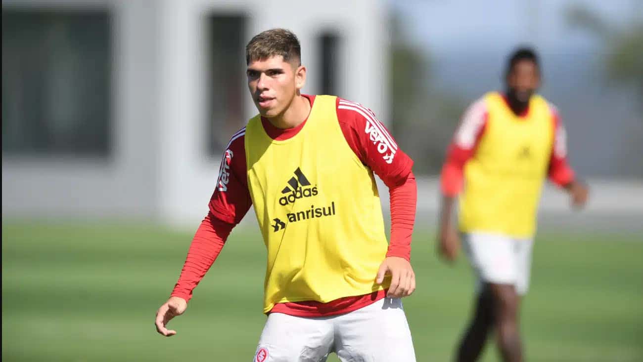 Carlos Palacios, ex-Vasco e Internacional, é investigado no Chile