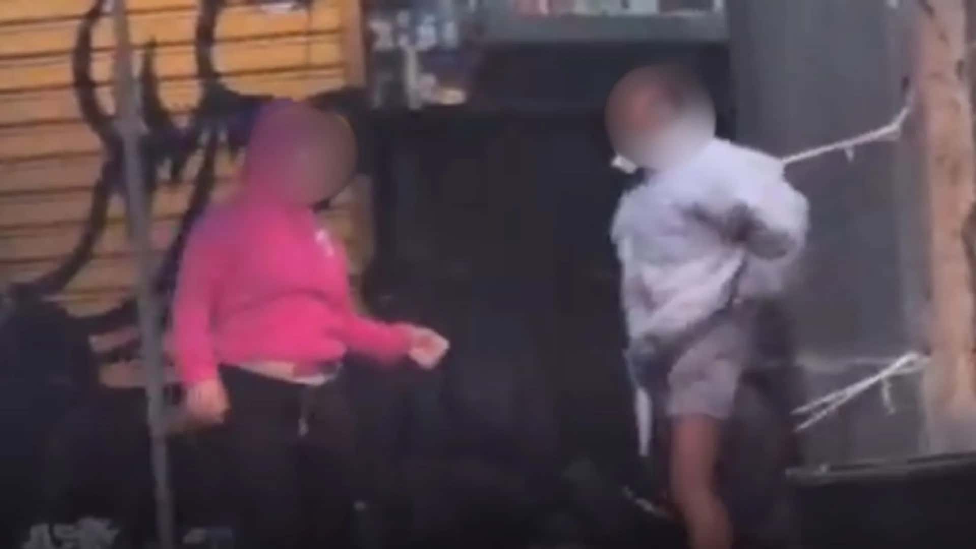 Flagrante da investigação registra mulheres entregando entorpecentes em plena luz do dia na Lapa.