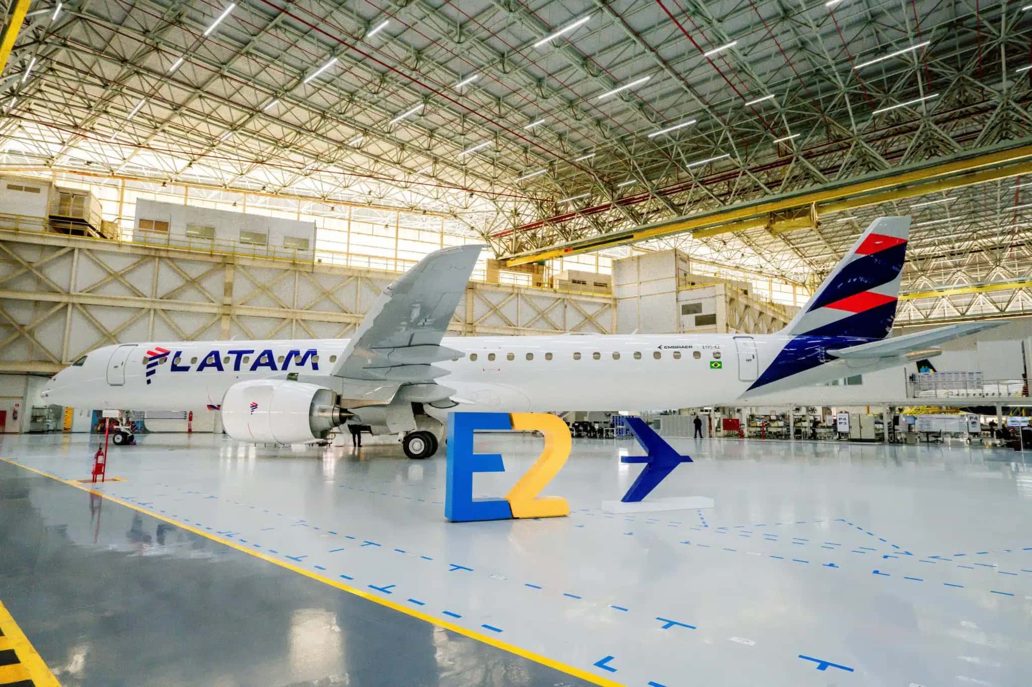 Imagem mostra primeiro E2 recebido pela Latam, em junho deste ano