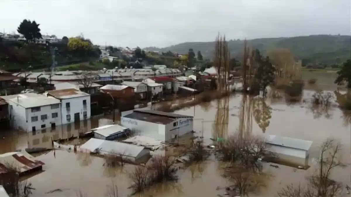 Imagens de drone mostram a dimensão das enchentes no sul do Chile.