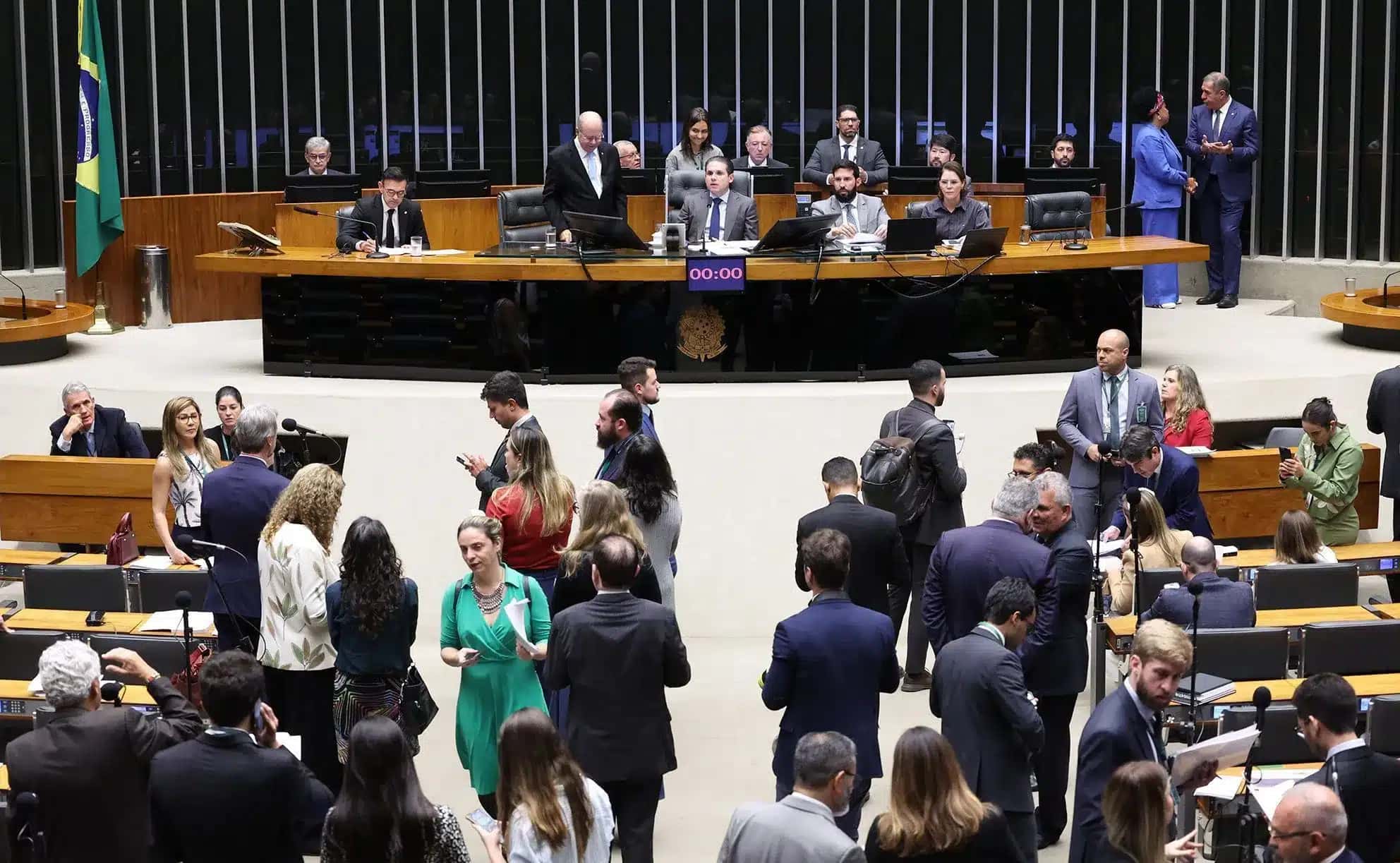 Deputados durante sessão de votações no plenário