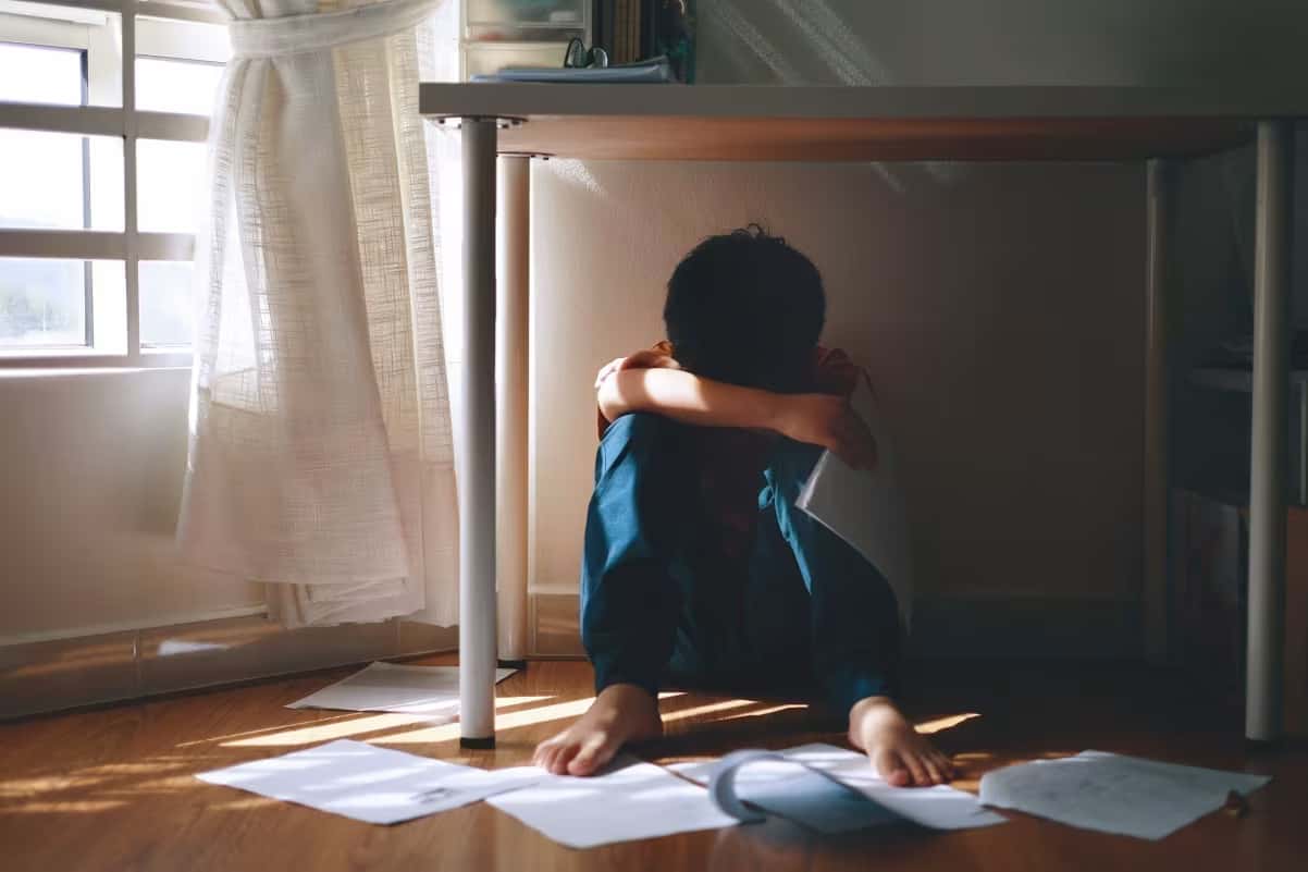 Se seu filho está faltando às aulas, você pode tomar algumas medidas para ajudá-lo a retomar os estudos