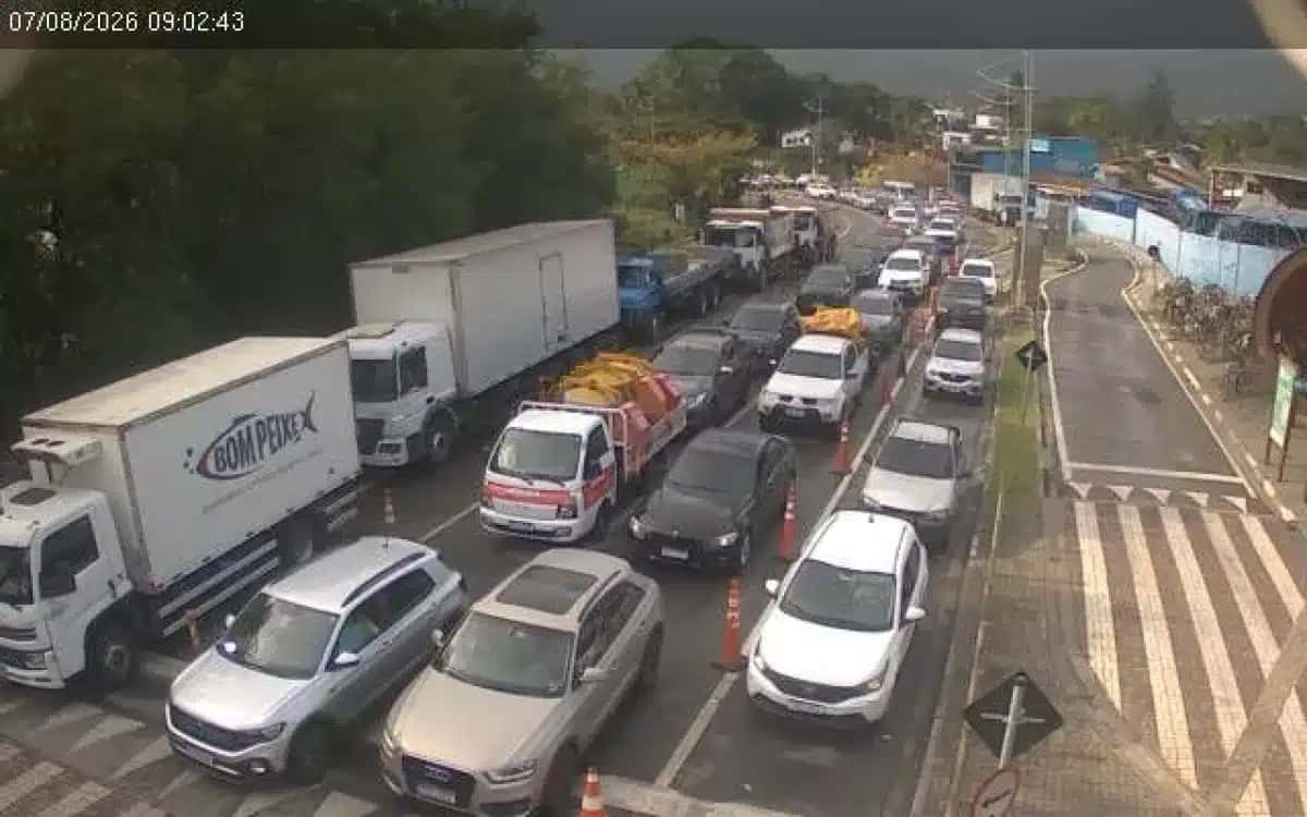 Travessia de balsa é paralisada em Ilhabela em razão a ventos fortes