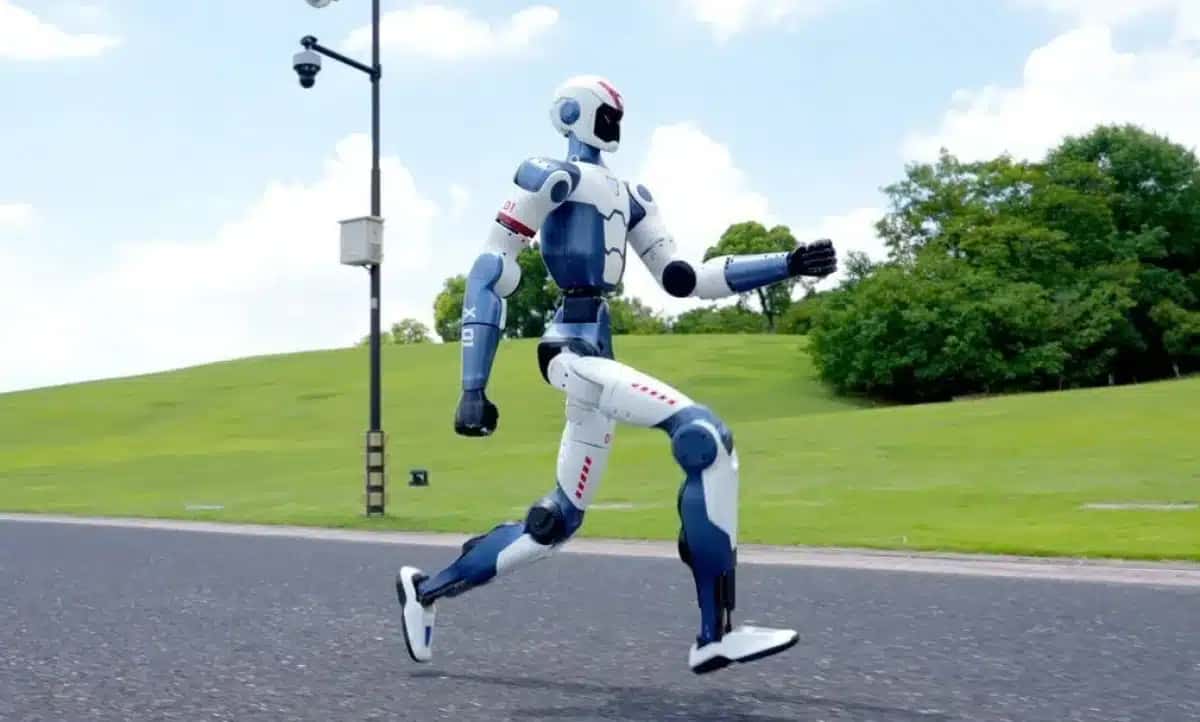 Unitree R1