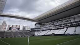 Gramado da Neo Química Arena é criticado por jogadores do Corinthians após empate com Athletico-PR