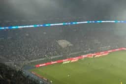 Torcida organizada do Grêmio protesta em jogo contra o Mirassol na Copa do Brasil com ato simbólico