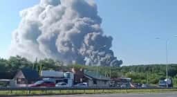 Ucrânia ataca armazém da Wildberries, a “Amazon da Rússia”, e causa incêndio de grandes proporções