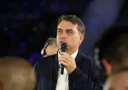 Incerteza sobre chances de Flávio Bolsonaro afasta partidos de indicar vice, aponta especialista