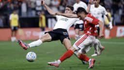 Corinthians vence o Internacional, mas é eliminado da Copa do Brasil com placar agregado de 3 a 2
