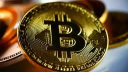 Bitcoin apresenta leve alta de 0,64% a US 64.305,99 com influência de empresas de tecnologia