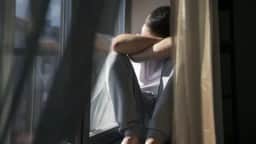 Brasil apresenta queda na saúde mental e busca na IA alternativas de tratamento